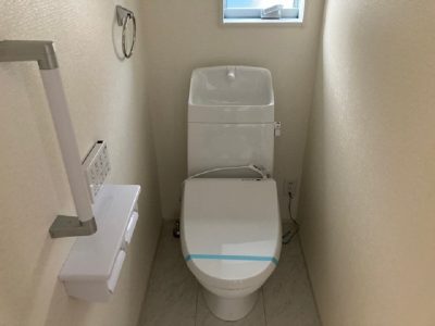 清潔感のあるトイレスペース(内装)