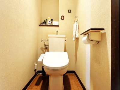 清潔感のあるトイレスペース(内装)