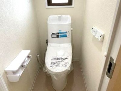 温水洗浄便座付きトイレ新調済み♪(内装)