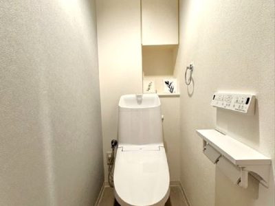 温水洗浄便座付きトイレ新規交換しました♪(内装)